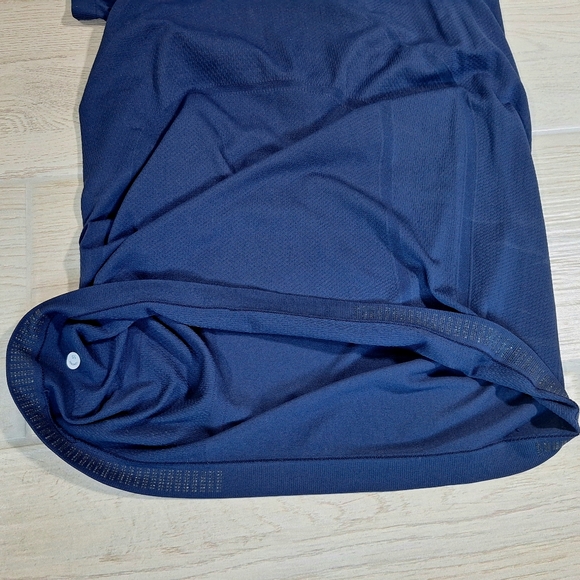 Athleta Women's Navy Blue Momentum Seamless Lightweight Polo Tee - Size Medium - Picture 6 of 7